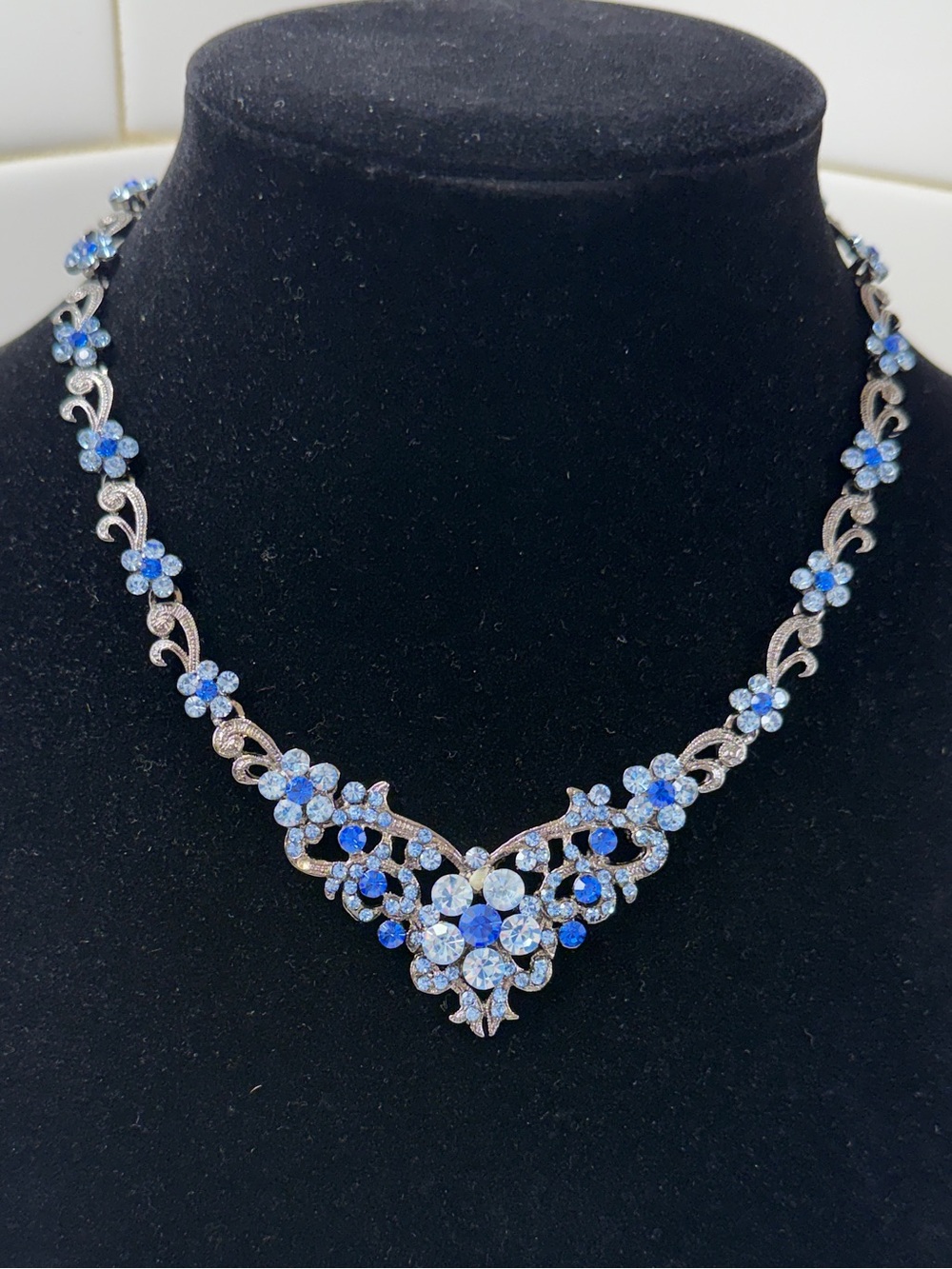 Elegant Blue Crystal Floral Necklace - Women Jewelry